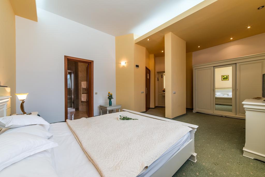 Hotel Opal Cluj-Napoca Esterno foto